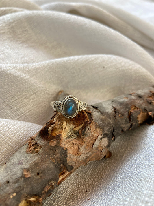 Labradorite leaf ring